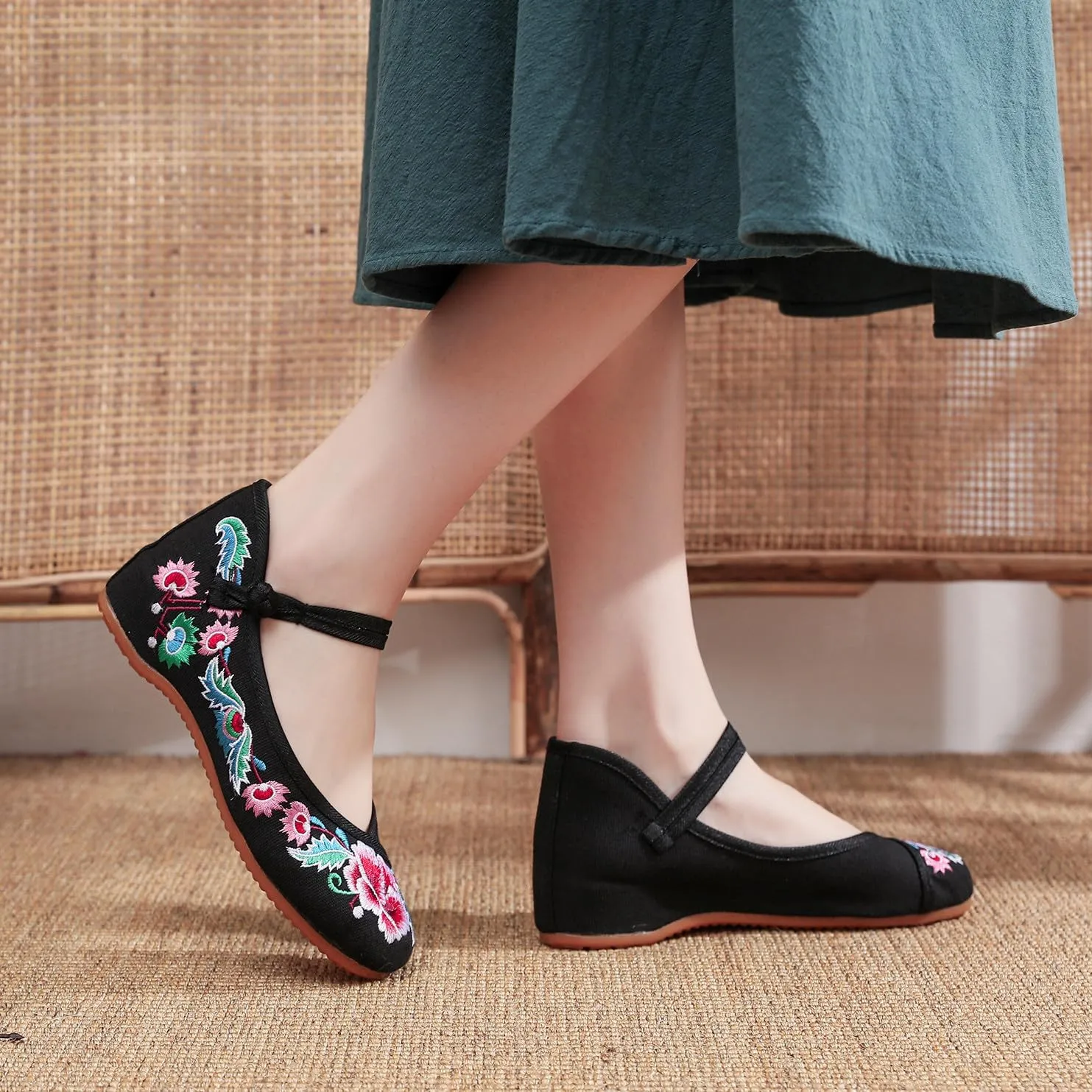 Chinese Embroidered Shoes for Women Round Toe Mary Jane Shoes Handmade Floral Slip On Loafers Comfort Walking Flats
