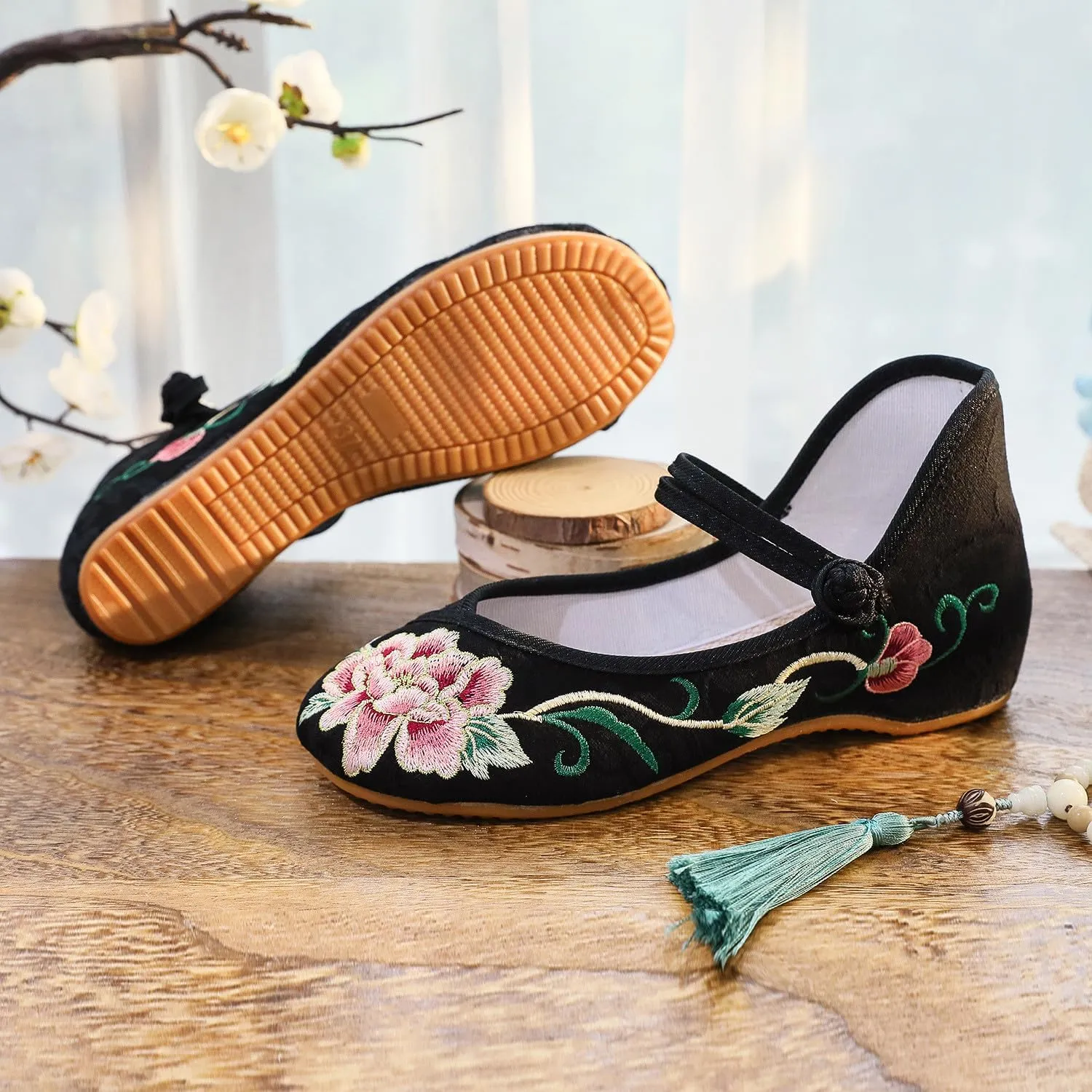 Chinese Embroidered Shoes for Women Round Toe Mary Jane Shoes Handmade Floral Slip On Loafers Comfort Walking Flats