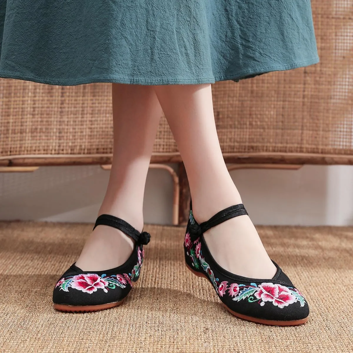 Chinese Embroidered Shoes for Women Round Toe Mary Jane Shoes Handmade Floral Slip On Loafers Comfort Walking Flats