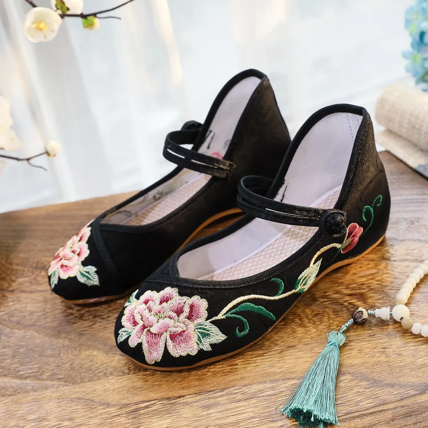 Chinese Embroidered Shoes for Women Round Toe Mary Jane Shoes Handmade Floral Slip On Loafers Comfort Walking Flats