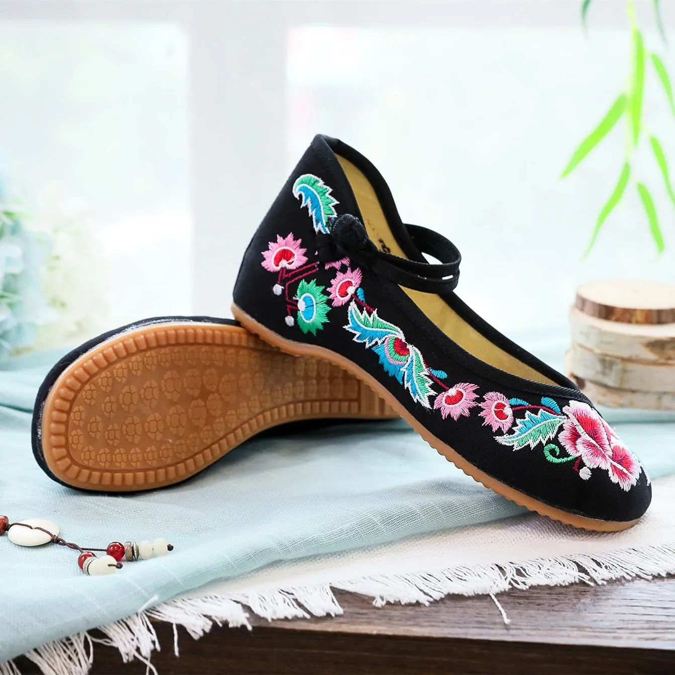 Chinese Embroidered Shoes for Women Round Toe Mary Jane Shoes Handmade Floral Slip On Loafers Comfort Walking Flats