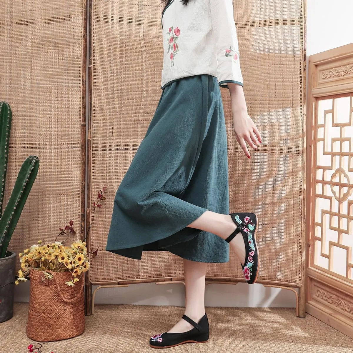 Chinese Embroidered Shoes for Women Round Toe Mary Jane Shoes Handmade Floral Slip On Loafers Comfort Walking Flats