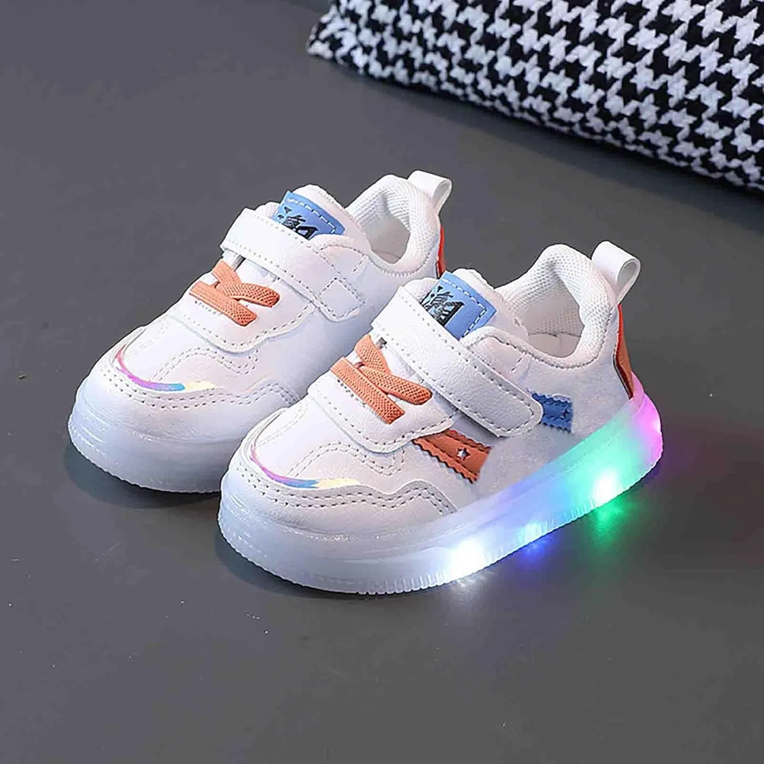 Kids Light Up Shoes Baby Toddler Flash Sneakers with Luminous Sole for Boys Girls Best Gift for Birthday Christmas Day