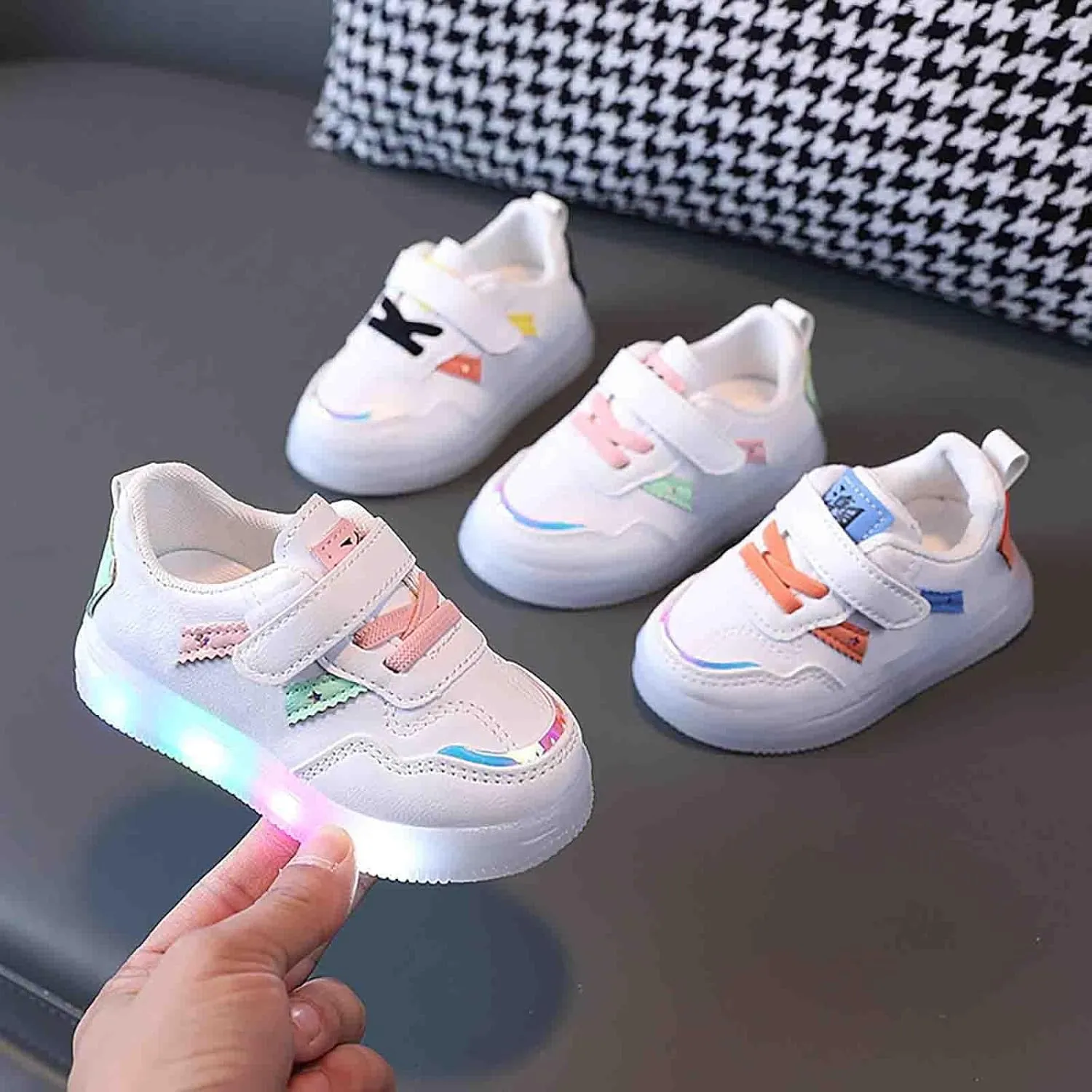 Kids Light Up Shoes Baby Toddler Flash Sneakers with Luminous Sole for Boys Girls Best Gift for Birthday Christmas Day