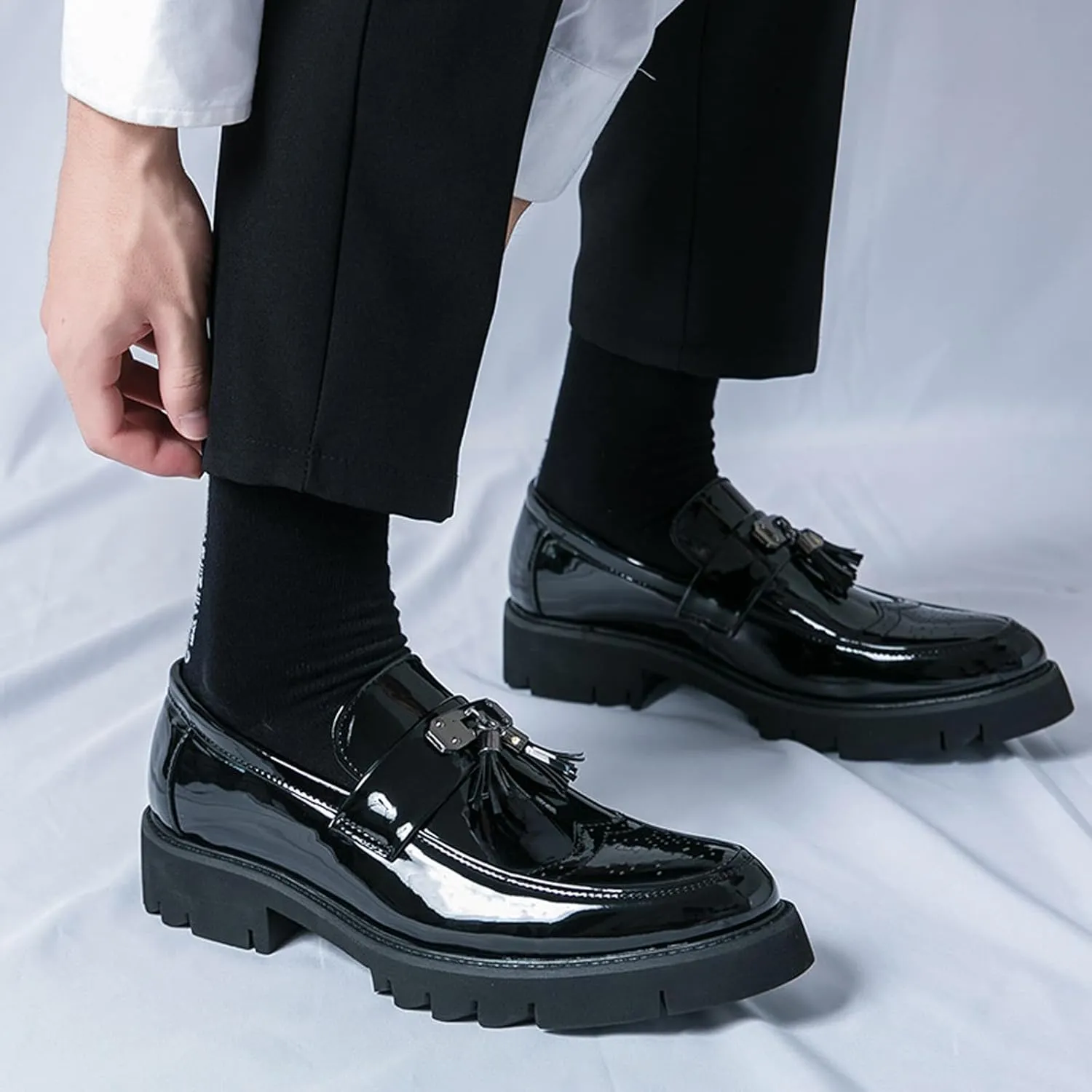 Men's Patent Leather Brogue Slip-On Platform Loafer Shoes with Tassel Fashion Round Toe Low Top Lug Sole Non-Slip Business Dress Shoes for Party Dating Prom