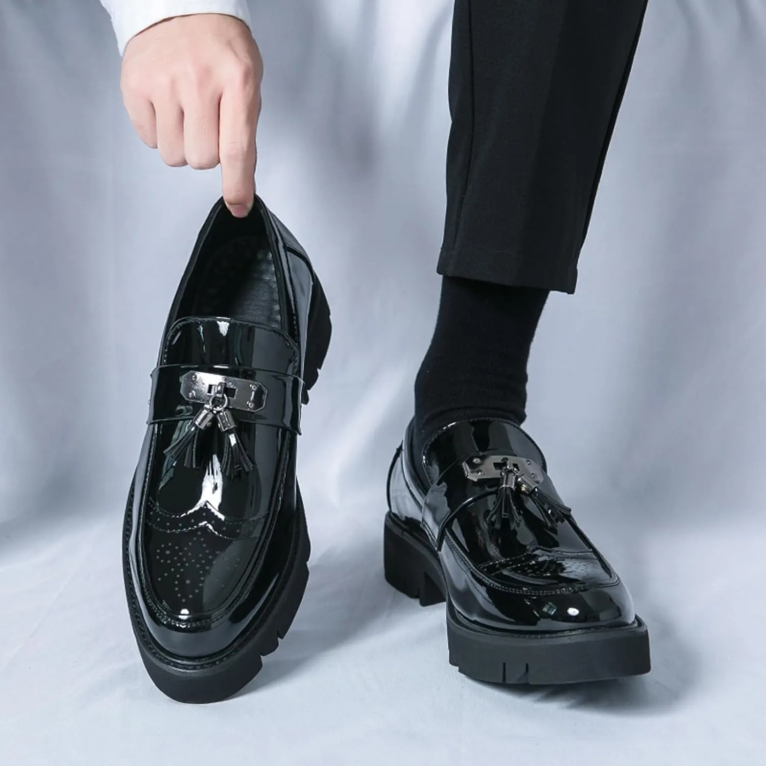 Men's Patent Leather Brogue Slip-On Platform Loafer Shoes with Tassel Fashion Round Toe Low Top Lug Sole Non-Slip Business Dress Shoes for Party Dating Prom