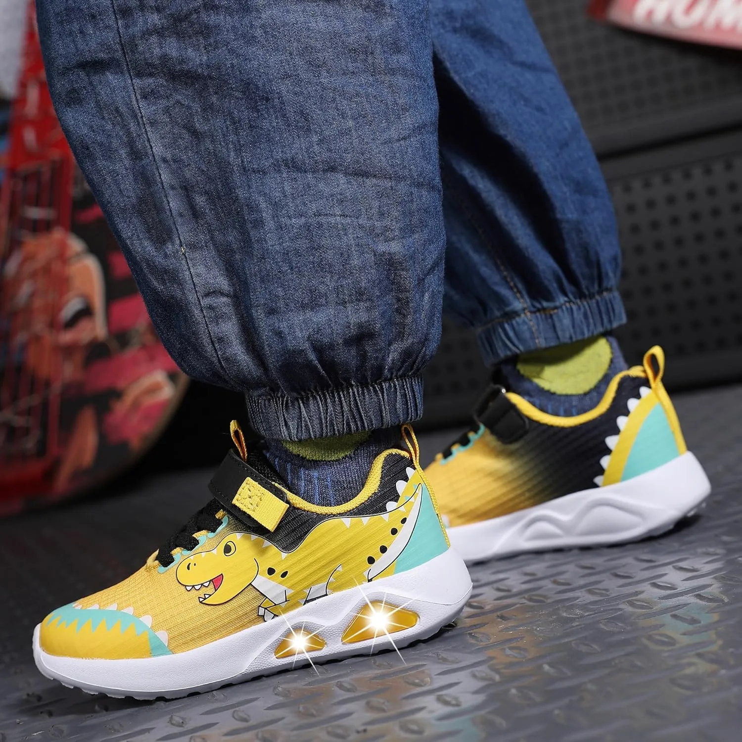 Toddler Boys Light Up Shoes Lightweight LED Flashing Breathable Mesh Walking Sneakers for Toddler and Little Kids