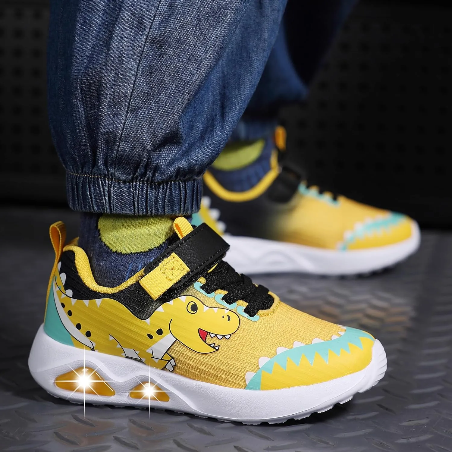 Toddler Boys Light Up Shoes Lightweight LED Flashing Breathable Mesh Walking Sneakers for Toddler and Little Kids